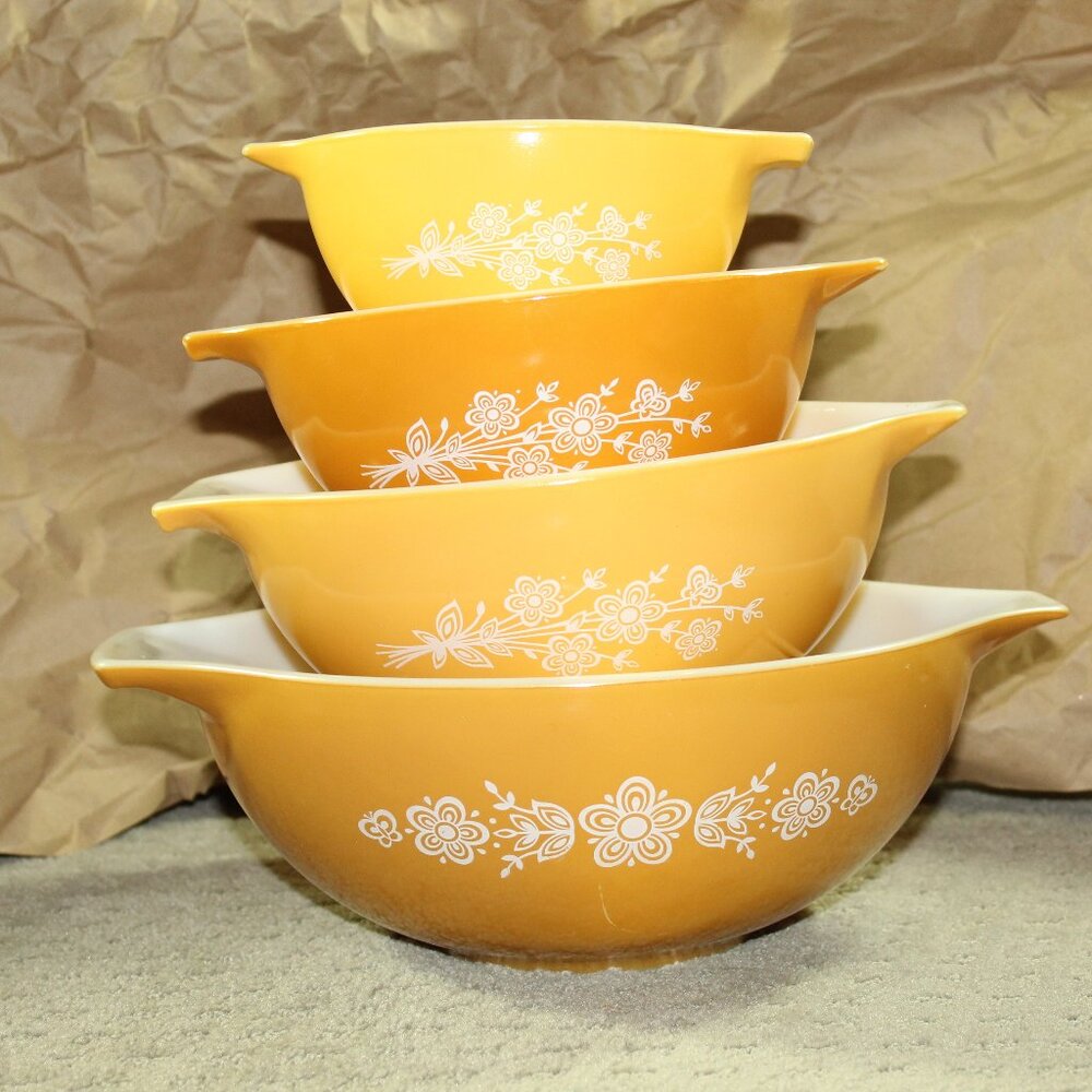 VTG Pyrex Butterfly Gold Cinderella Nesting Mixing Bowls Complete Set of 4 – USA